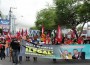 Os professores em greve protesta contra o corte dos salários e a redução dos benefícios. (Divulgação)