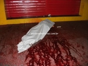 Mulher é morta a facadas na região dos Mercados em Aracaju Mulher é morta a facadas na região dos Mercados em Aracaju