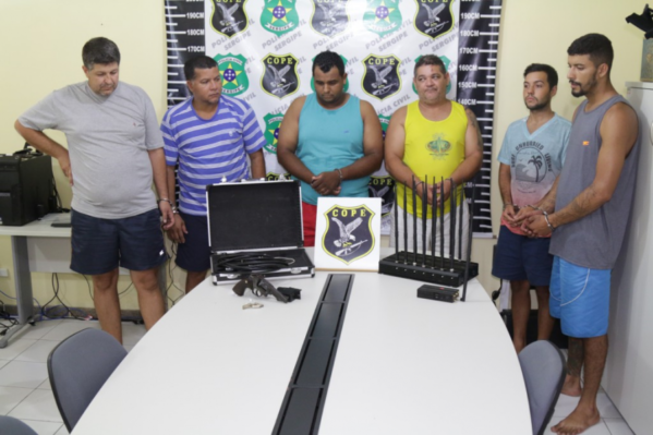 Grupo foi preso após tentativa de roubo a uma carga de leite em pó na Bahia. Abordagem aos suspeitos ocorreu na cidade sergipana de Cumbe.