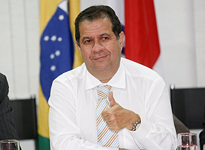  Eduardo Paes exonera Carlos Lupi da Prefeitura do Rio