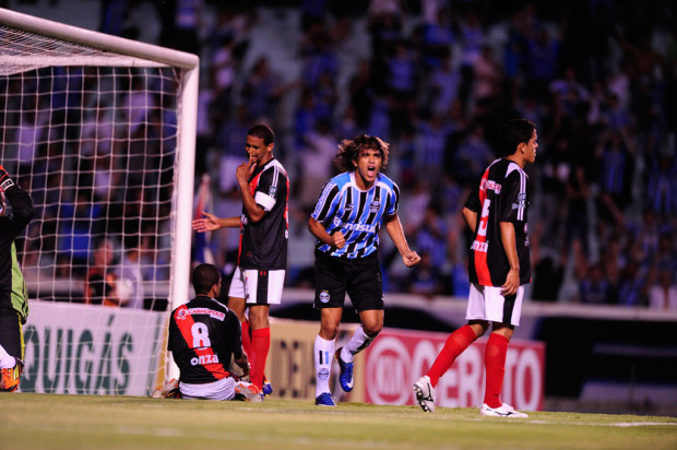  Grêmio vira sobre o River Plate-SE e se classifica na Copa do Brasil