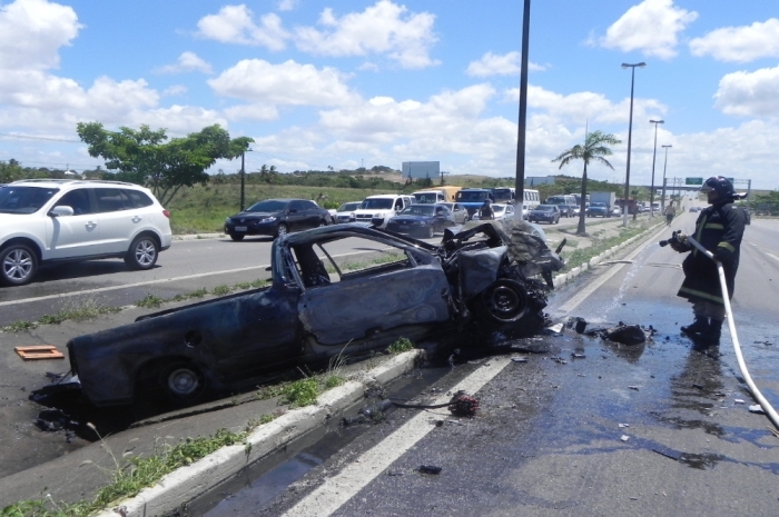  Acidente na BR 235 deixou o saldo de duas vítimas.