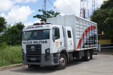 PM recebe caminhão para transporte de cavalos do EPMon