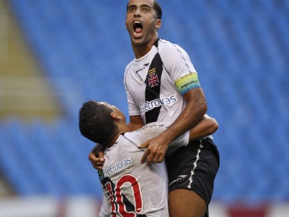  Com massacre no 1º tempo, Vasco elimina Flamengo e decide turno com Botafogo