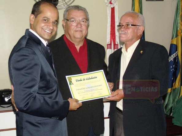 Delegado Ronaldo Marinho recebe título de cidadania em São Cristóvão 