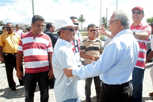   PM prende baianos portando armas de fogo em estacionamento de shopping em Aracaju