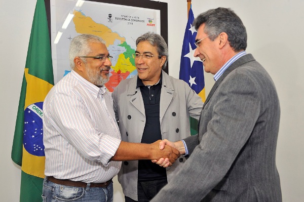   “A Caixa Econômica Federal injetou mais de quatro bilhões de reais em Sergipe”.