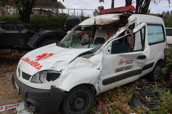  Condutor de ambulância morre em acidente de trânsito com animal na BR 101 