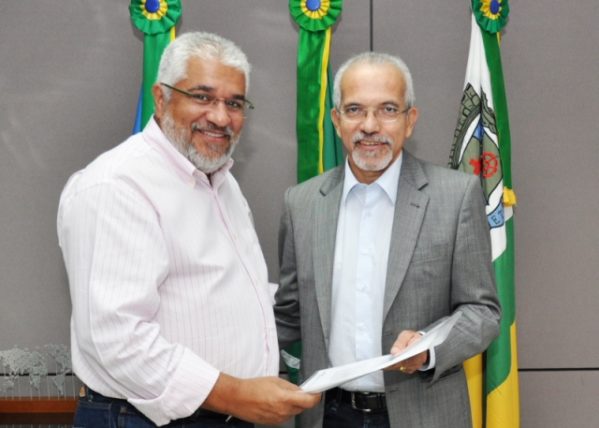   Silvio Santos renuncia ao mandato de vice-prefeito de Aracaju