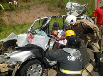  Caminhão com placas de Campo do Brito se envolve em acidente e causa morte de motorista