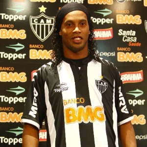   Aplaudido, Ronaldinho almeja 