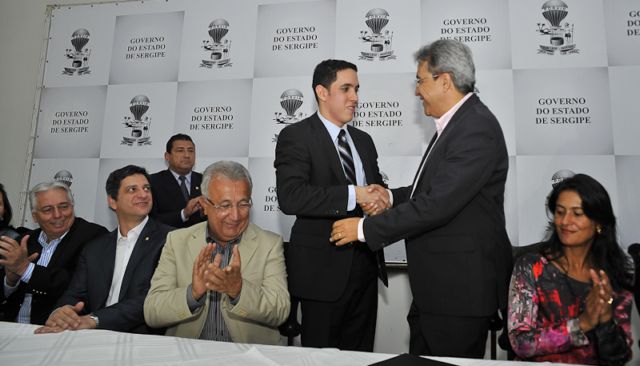 Governador empossa José Lauro Seixas como novo secretário do Trabalho 