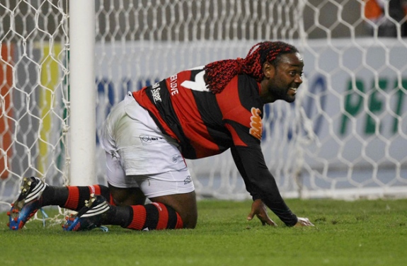  Timão arrasa o Flamengo no Engenhão: 3 a 0; confira a classificação