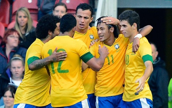  Entre vaias e aplausos para Neymar, Brasil bate britânicos antes dos Jogos