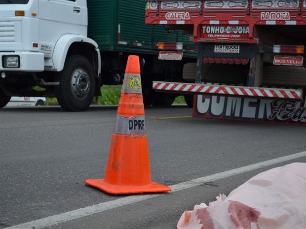 Carreta atropela e mata pedestre às margens da BR 101 em Nossa Senhora do Socorro