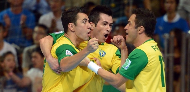 Emocionante! Brasil é campeão da Copa do Mundo de futsal