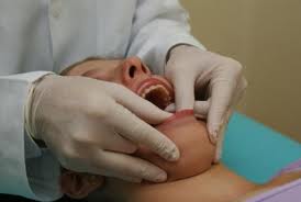 Dentista é condenado a indenizar paciente por má prestação de serviço odontológico