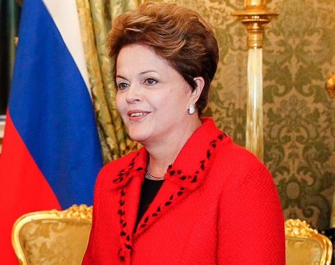 Dilma confirma salário mínimo entre R$ 722 e R$ 724 em janeiro de 2014