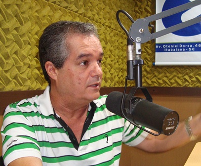 Deputado Francisco Gualberto lança cd em benefício da AAACASE