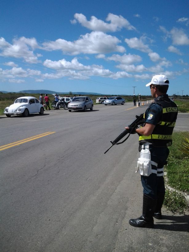 CPRv recupera moto roubada em Arapiraca e apreende 25 com licenciamento vencido