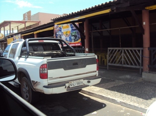  Carro da Prefeitura de Itaporanga é flagrado estacionado na Orla em frente à casa de show