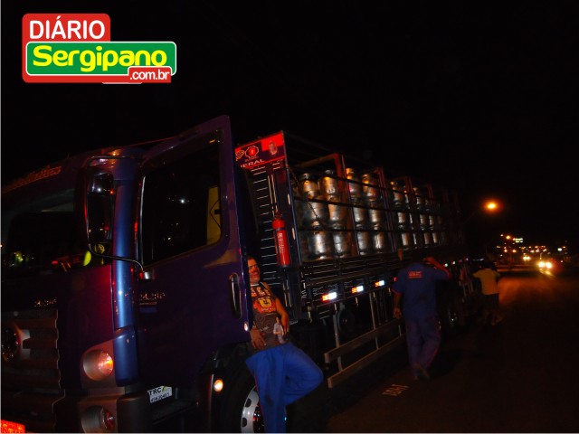 Ladrões roubam caminhão carregado com botijão de gás em Estância