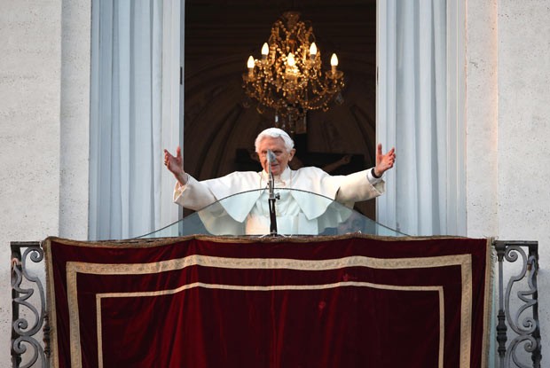 Não sou mais pontífice, mas um peregrino, diz Bento XVI na despedida