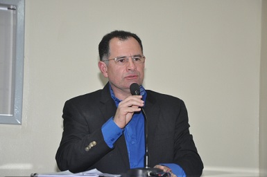 Armando Batalha representa prefeita na abertura dos trabalhos legislativos da Câmara de Vereadores