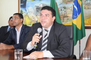 Vereadores afirmam que prefeito de Rosário tem dinheiro para programas sociais