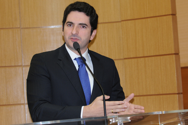 Armando Batalha representa prefeita na abertura dos trabalhos legislativos da Câmara de Vereadores