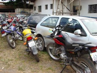 Cerca de 200 carros e motos são apreendidos por mês nas ruas de Aracaju.