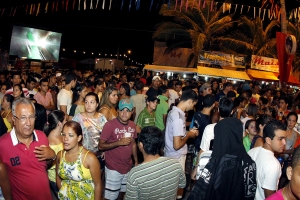 Vice-governador participa da comemoração carnavalesca na praia do Abaís
