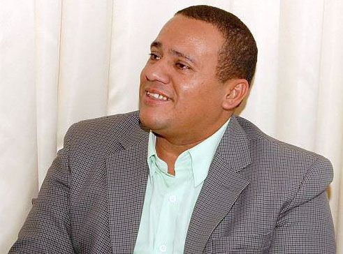   Ministério Público requer a condenação de Alex Rocha por atraso em pagamento de salários