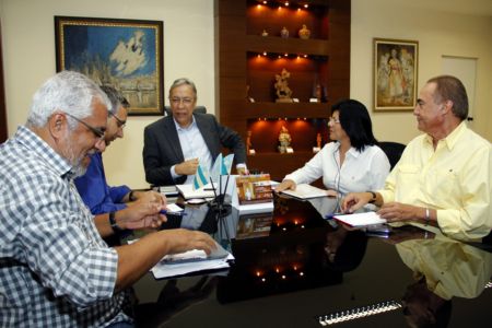 Após reunião conciliatória, governador prevê envio do projeto do Proinveste na próxima semana