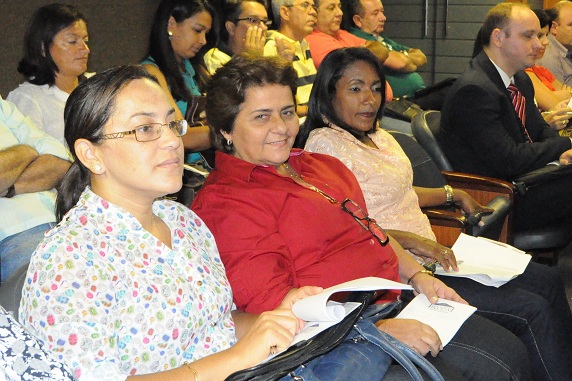 Prefeita Gracinha participa de seminário sobre controle e administração pública