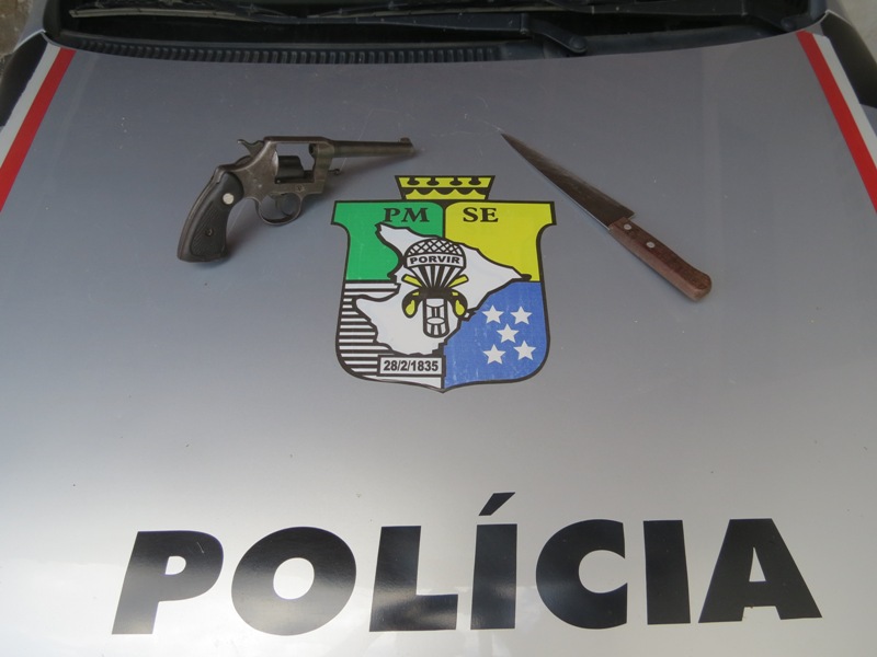 Polícia Militar prende suspeitos por porte ilegal de arma em Riachuelo