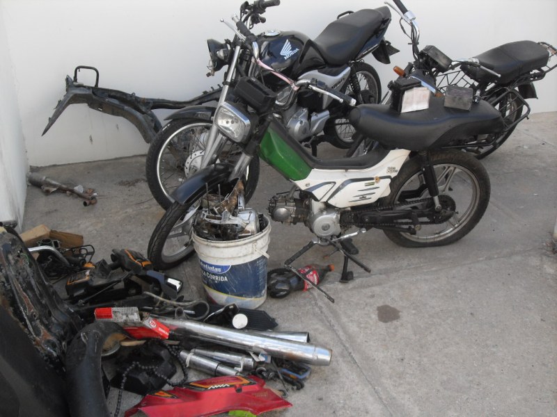Polícia Militar recupera três motocicletas em desmanche no Mosqueiro