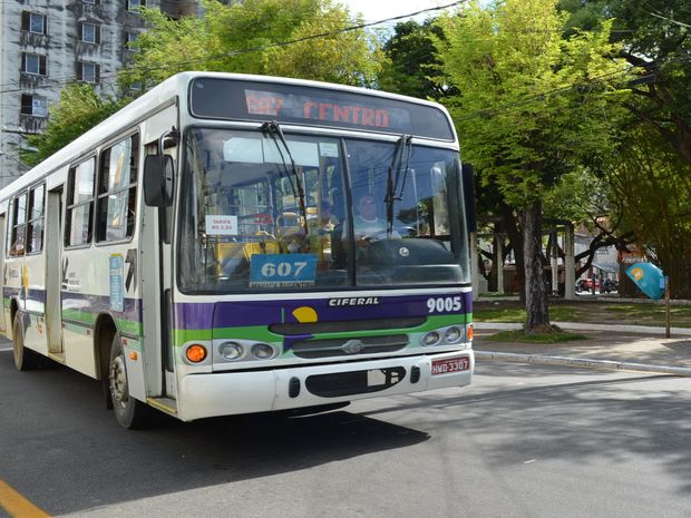 Pânico dentro de ônibus na Rua da Frente em Aracaju