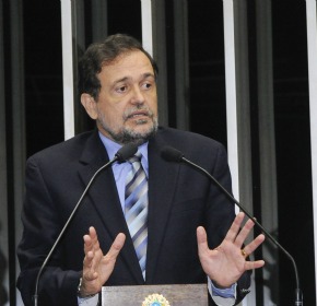Eduardo Amorim lamenta morte do ex-governador Lourival Baptista