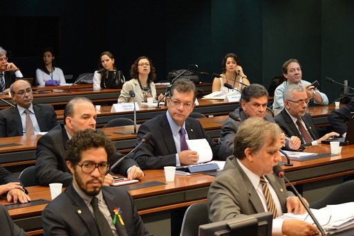 Laércio Oliveira debate Pronatec em reunião da Frente Parlamentar da Educação