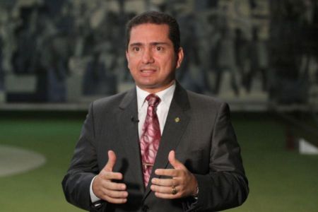 Governador licenciado de Sergipe Marcelo Déda retorna a Aracaju