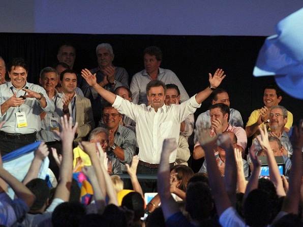 Aécio é eleito presidente do PSDB com 97,3% dos votos do partido