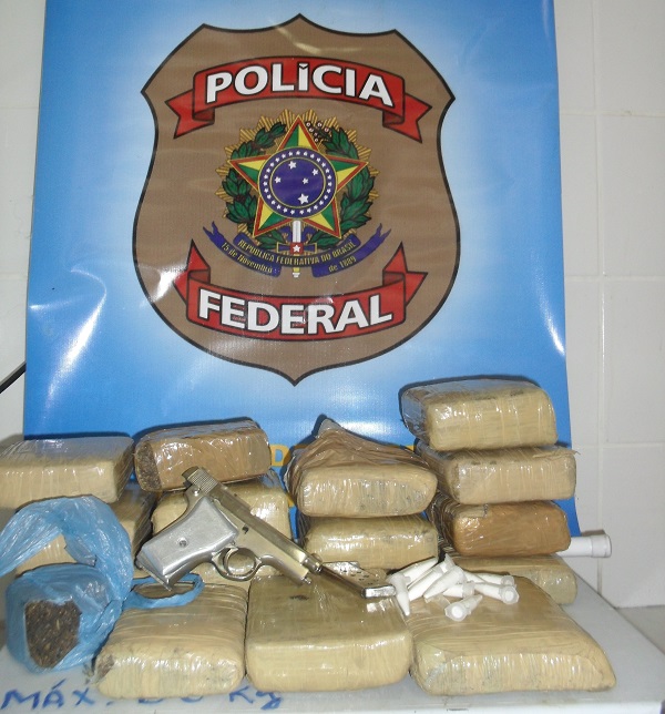 Polícia Federal apreende drogas, armas e dois traficantes em Estância/SE.