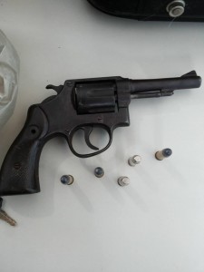 Revólver calibre 38 com cinco munições intactas. (Divulgação/SSP/SE)