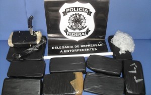  Polícia apreende 2 kg de crack durante barreira de rotina realizada na BR 101, no Município de Cristinapólis/SE.(Divulgação/PF/SE)