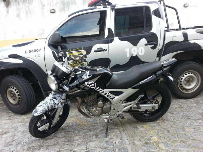 Polícia apreende duas motocicletas roubadas em Laranjeiras