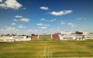  Estádio Adauto Mortais foi palco do jogo (Foto: Osmar Rios)
