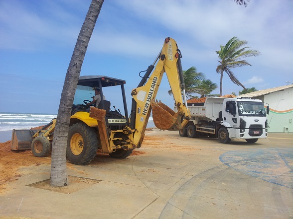 Prefeitura adota medidas emergenciais para conter avanço do mar na Praia da Caueira
