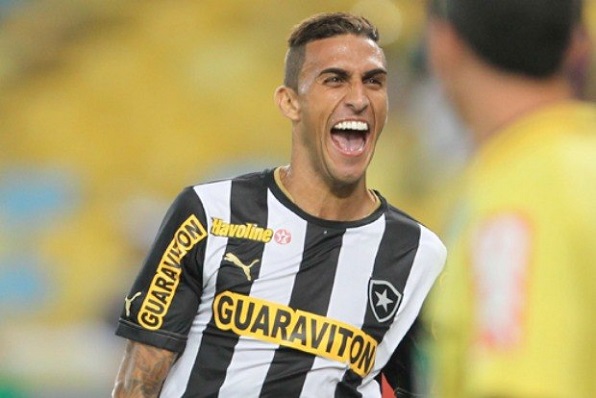 Rafael Marques faz golaço e dá vitória ao Botafogo contra o Vasco