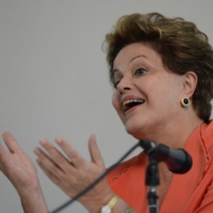  Dilma comemora um milhão de contratos do Fies.(Foto: Fabio Rodrigues Pozzebom/ABr)